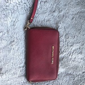 Michael kors wristlet